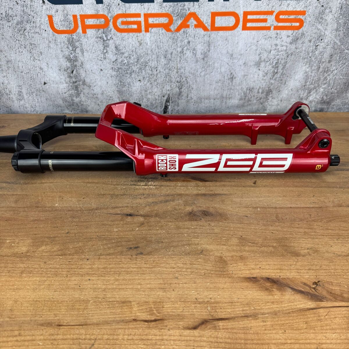 Low Mile! Rockshox ZEB Ultimate Red 160mm 29in Post-Mount Low Mile! Rockshox ZEB Ultimate Red 160mm 29in Post-Mount