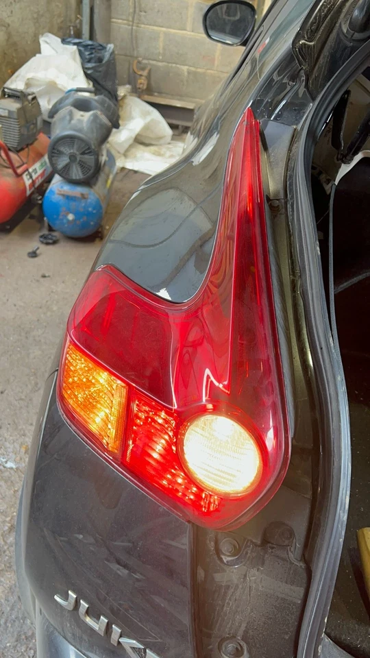 Luz Trasera Nissan Juke Pasajero Izquierdo N/S Lámpara 2013 MK1 F15 PreFacelift Foto 2 de 4