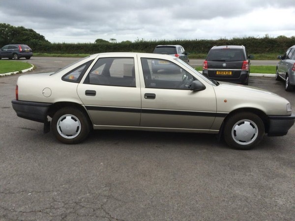 eBay - 1990 Vauxhall Cavalier L 1598cc S...