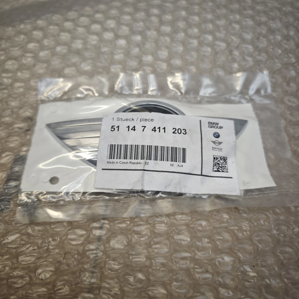 NUOVO OEM MINI CLUBMAN F54 POSTERIORE Baule EMBLEMA 51147411203 ORIGINALE - Immagine 2 di 2