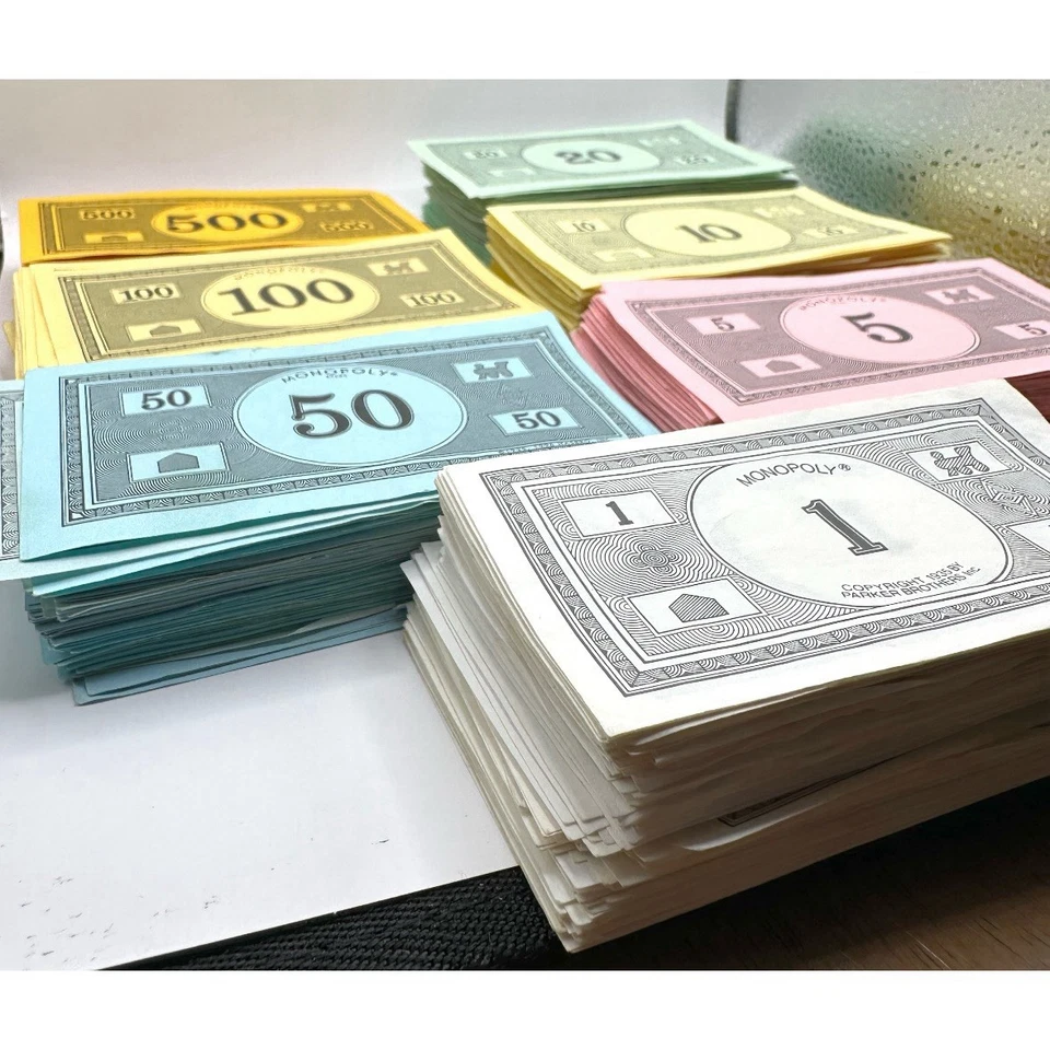 LOTE de Repuesto de Plástico Monopoly Hotel Piezas de Juego de Metal de Colección Tarjetas/Dinero Foto 3 de 4