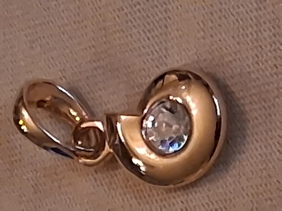 Pierre Lang.Anhänger,Golderfarbend,glänzend,Rund,mit Steinchen - Bild 2 von 3