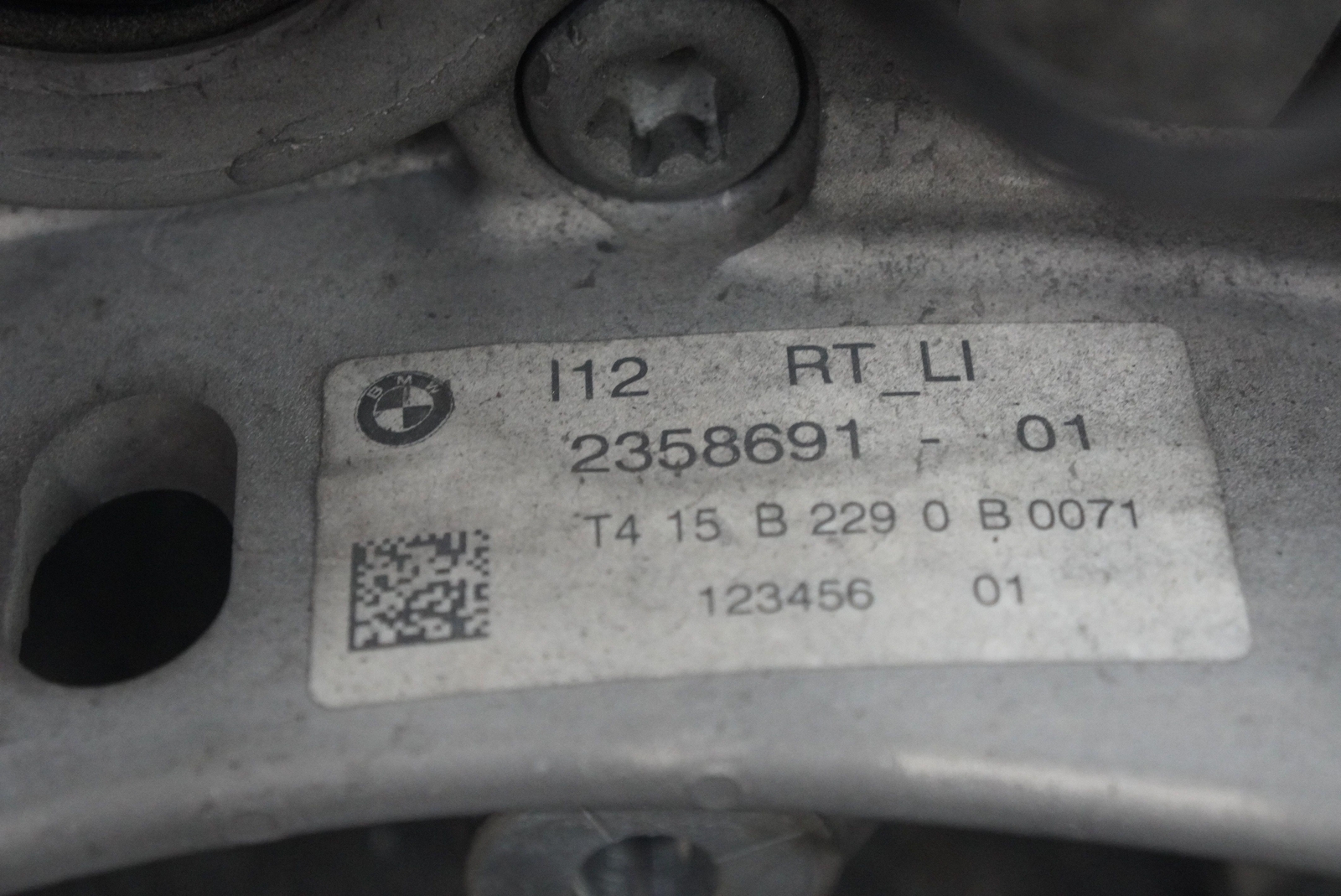 Rear Suspension Left Spindle Knuckle Hub Wheel Bearing 33336858231 BMW i8 14-20