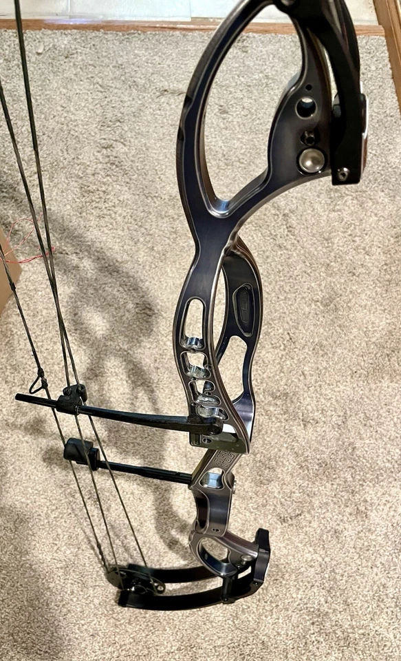 PSE Xpression 40 RH 26-31.5” 50-60 Target Competition Bow Shoot Through Riser - Image 3 of 4