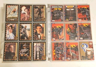 1993 Topps Jurassic Park 88 cartas 11 Juego de pegatinas con juego de 4 hologramas más.