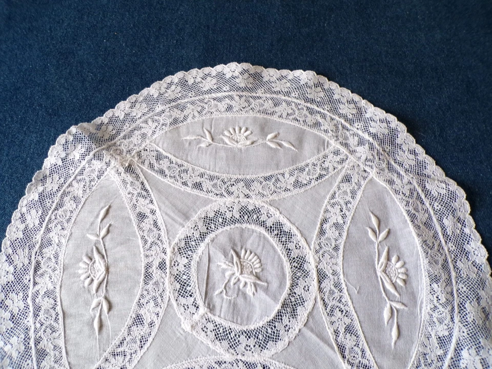 SUPERBE NAPPERON ANCIEN TULLE BRODE VERS 1900 - Photo 3/3