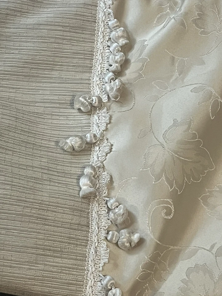 Almohada Waterford Shams King 2 Satén Plata Crema Damasco Rayas Borlas Elegante Foto 3 de 4