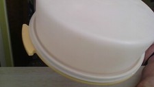 Tupperware VTG lata 70. okrągły 4-calowy nośnik na ciasto lub ciasto oszczędzający zbiory złote dno