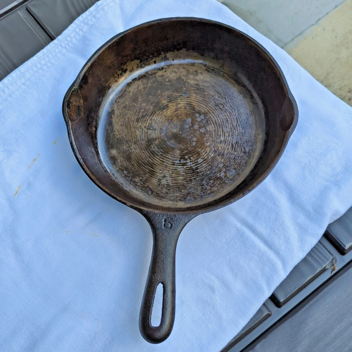 Cast Iron Skillet : 9 inch