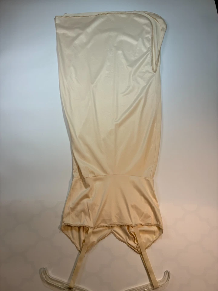 Sirena de Oficina Formal Larga Vintage Años 60 KOMAR FULL SLIP BEIGE Talla 32 Pequeña NYLON Foto 4 de 4