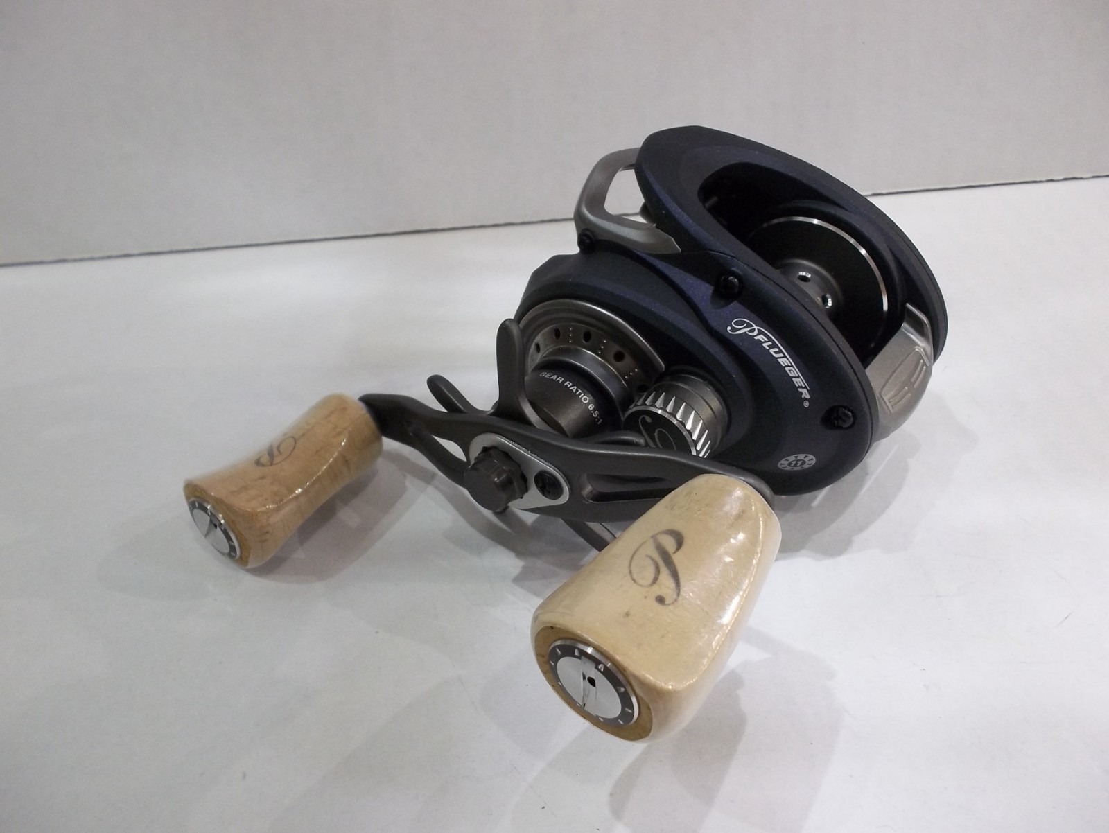 Pflueger President XT baitcast reel left hand model new off 