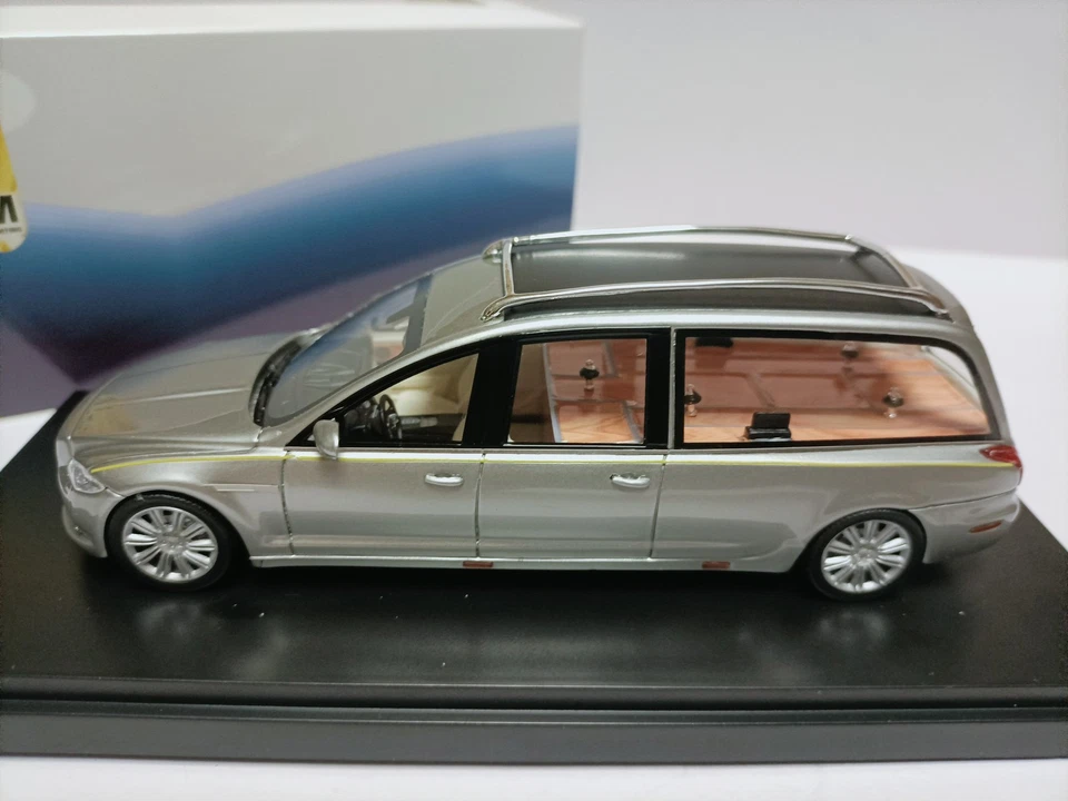 Coche fúnebre GLM 1 43 Jaguar Coffin modelo Jaguar XJ X351 Wilcox Eagle gris plata Foto 2 de 4