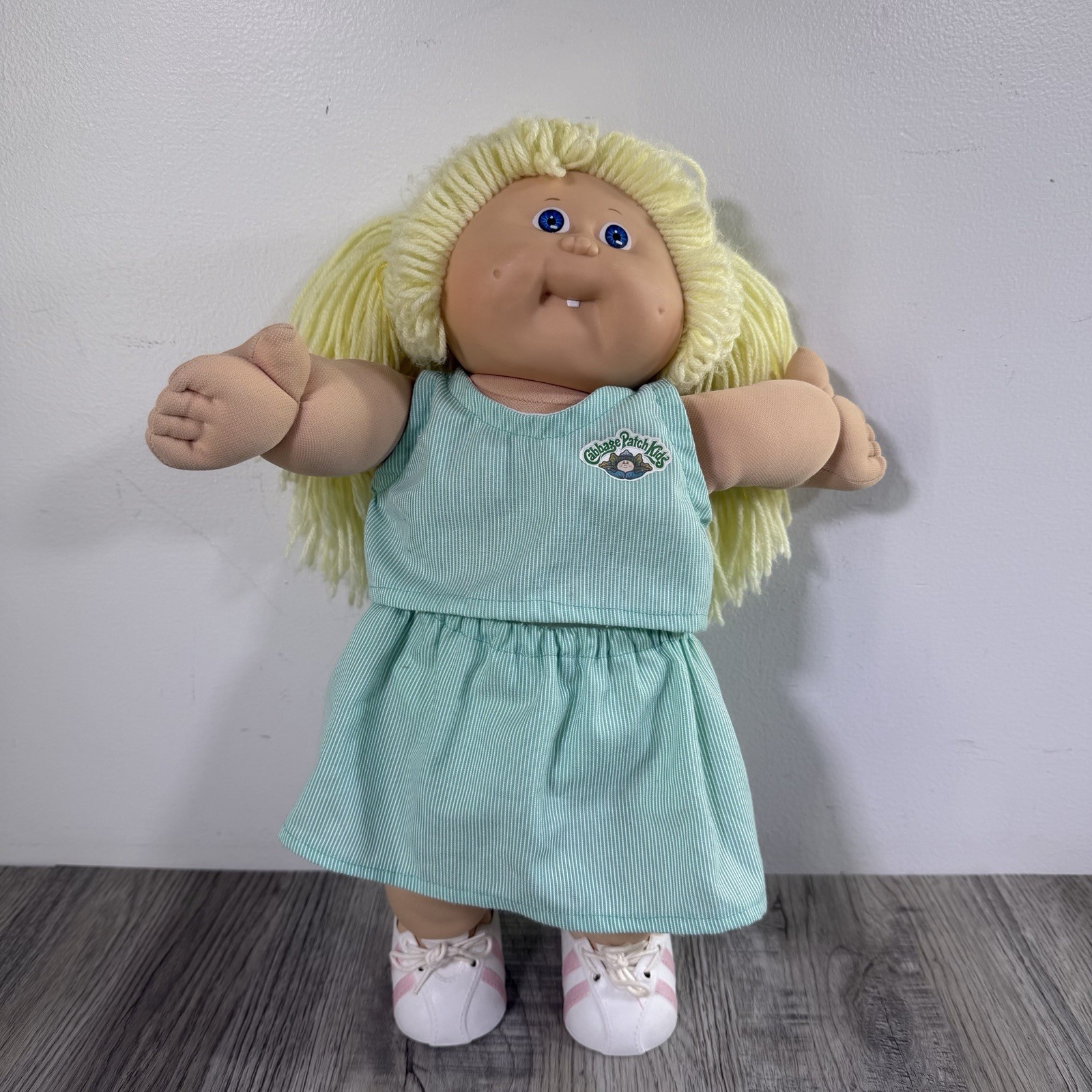 Vintage 1989 Cabbage Patch Lemon Blonde Blue Eyes One Tooth Clothes Signed