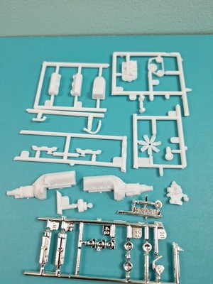 Revell AMT Ertl Monogram MPC 1/25 Model Part 1966 Pontiac GTO 400 Engine Tri Pwr
