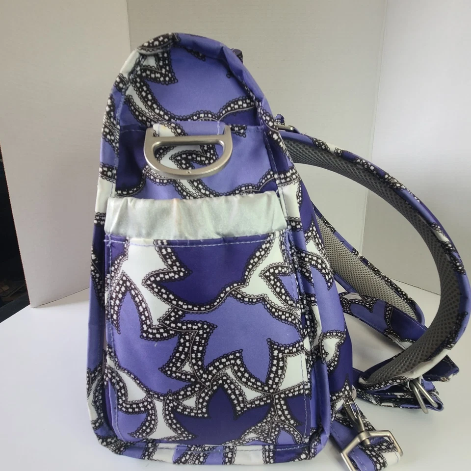 Bolsa de pañales Ju-Ju-Be BFF, estampado de hojas moradas - JuJuBe. Trendy de viaje  Foto 3 de 4