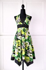 Speckless Hibiscus Floral Patterned V-Neck Green Midi Dress Size Medium