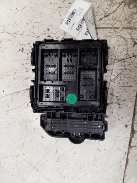 Cadillac CT6 2017 2018, caja de fusibles delantera no híbrida, 3,6 L, AWD, PN: 84018227 Foto 3 de 4