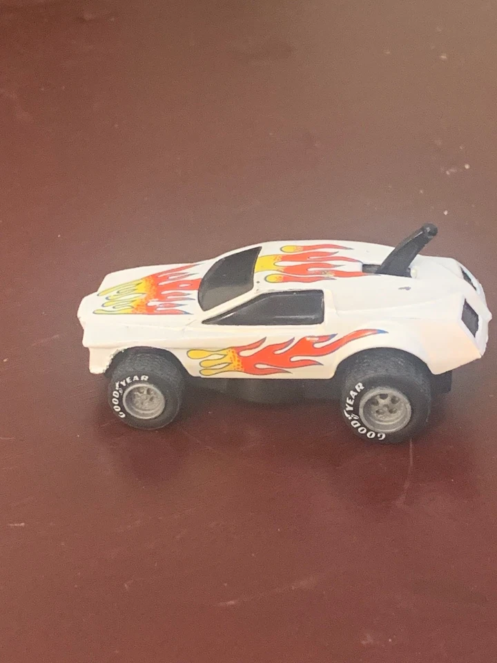 VINTAGE 1978 HOT WHEELS 1:64 SHIFT KICKERS CAR - WHITE WITH FLAMES - Image 2 of 4