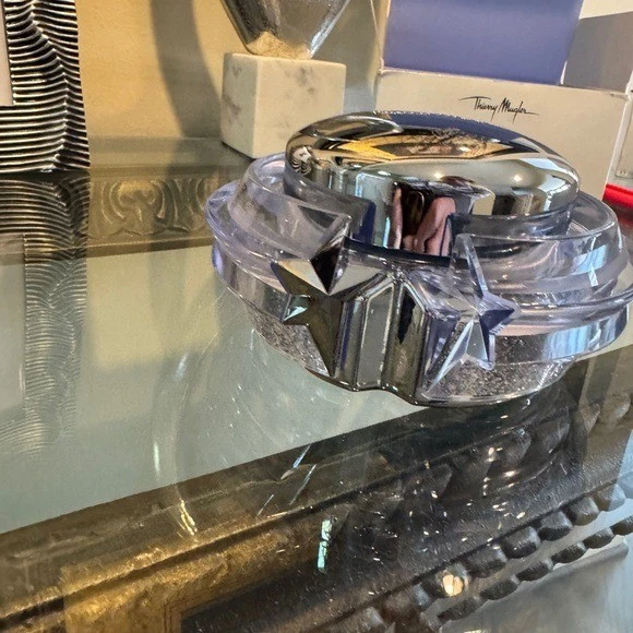 Crema corporal embellecedora Thierry Mugler Angel 6,9 fl oz 200 ml Foto 2 de 3