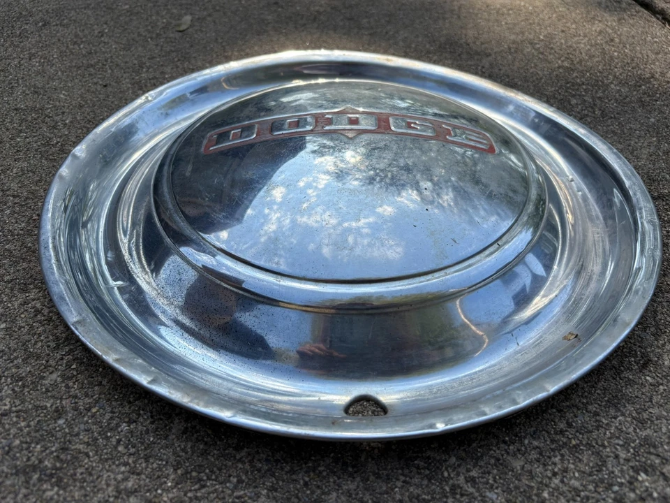 (1) Dodge Coronet clásico 1949-1950, Meadowbrook, tapacubos Royal de 15 pulgadas, fabricante de equipos originales Foto 4 de 4