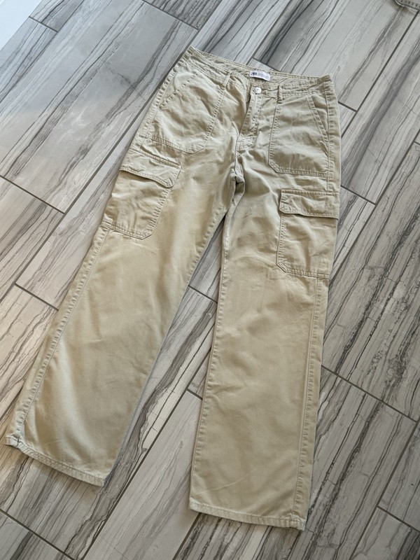 Zara Women Ivory Cargo Khakis Size 8