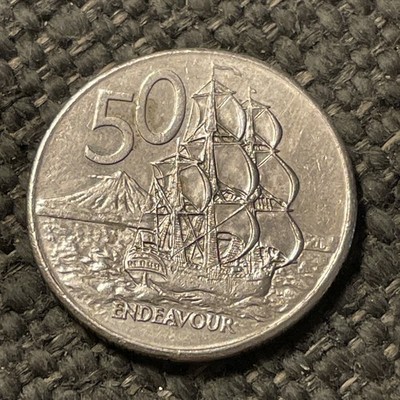 1981 New Zealand 50 Fifty Cents Elizabeth II - Endeavour.