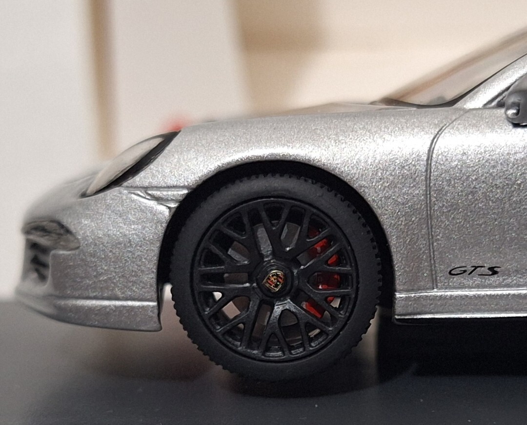 Porsche 911 (991.II) Targa 4 GTS 2017 Silver 1:43 Schuco 450759800