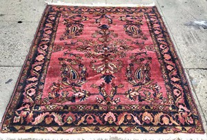 AN AWESOME ANTIQUE HAND WOVEN FLORAL DESIGN RUG 6’ X 5’