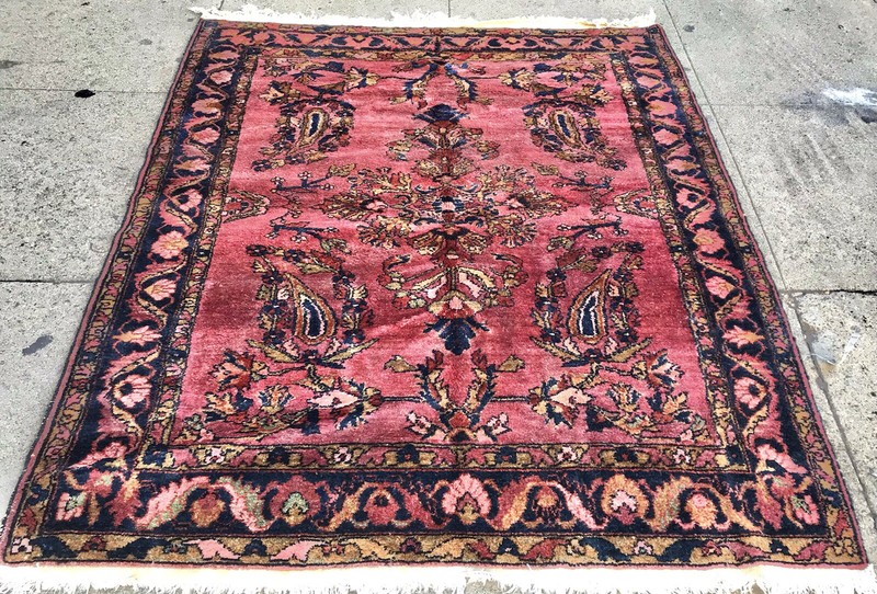 AN AWESOME ANTIQUE HAND WOVEN FLORAL DESIGN RUG 6’ X 5’