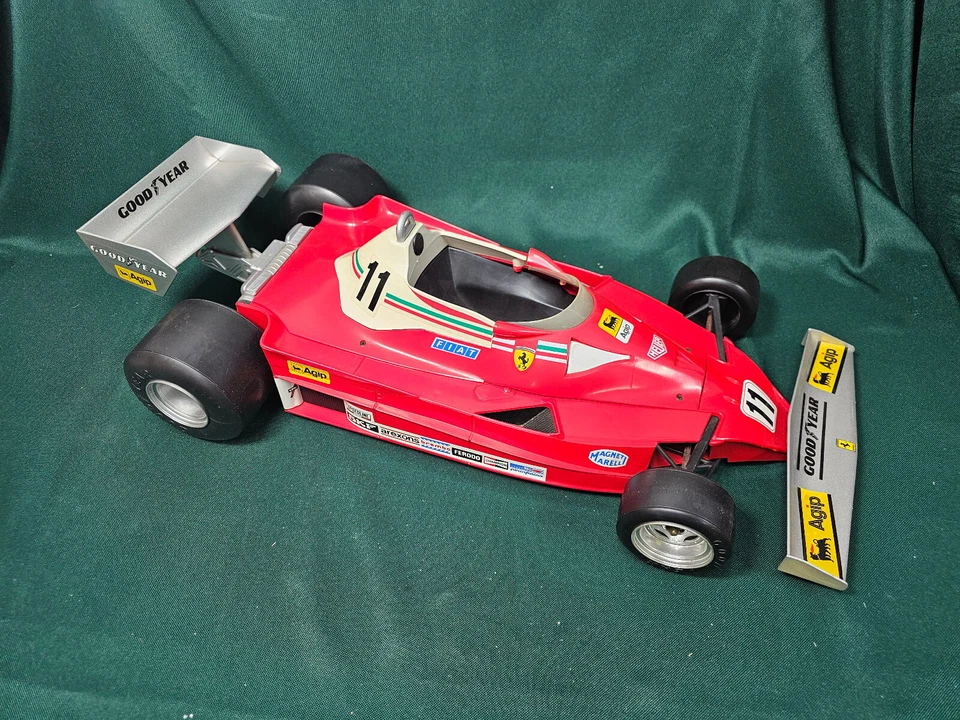 Modellino Toschi scala 1/6 - 1977 FERRARI 312 T2 - Campione F1 - NIKI LAUDA #11 - Immagine 2 di 4