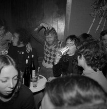 John Lennon, Harry Nilsson and Alice Cooper celebrate Old Photo 7