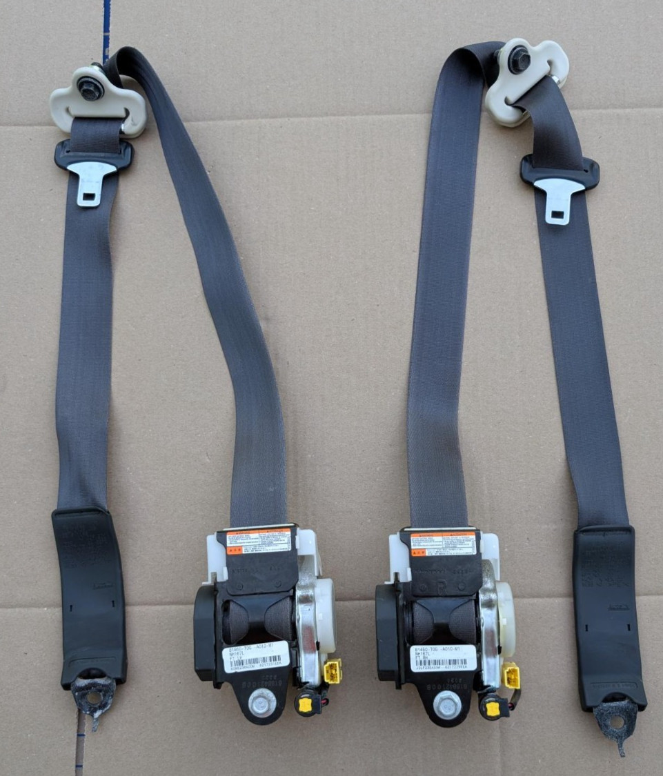 2013 - 2014 Honda CR-V CRV Front Left + Right PAIR Seat Belt Retractors OEM H12