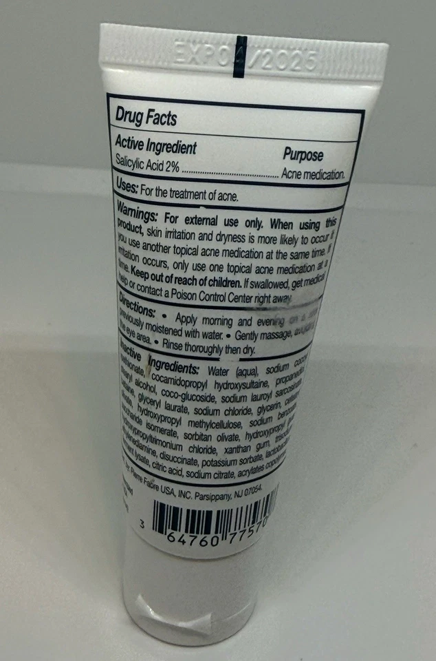 Suero Avene Vitamin Activ Cg 10 ml/0,3 floz y limpiador para acné 25 ml/0,8 floz Foto 3 de 4