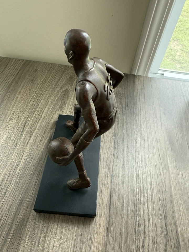 Escultura de bronce muy rara de Michael Jordan de Peter Rubino Foto 3 de 4