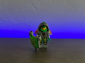 LEGO NEXO KNIGHTS: Infernox Captures the Queen (70325) - 95% Complete