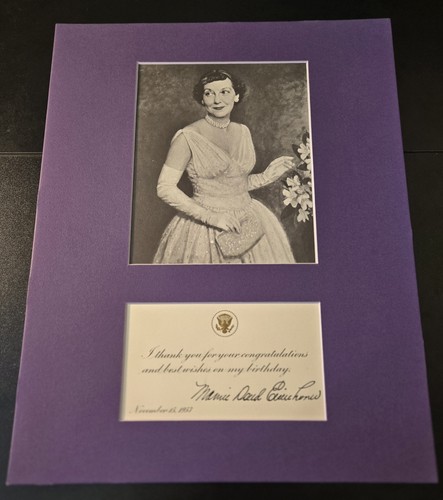 Carte de remerciement authentique Mamie Doud Eisenhower 1957 signée avec présentoir photo