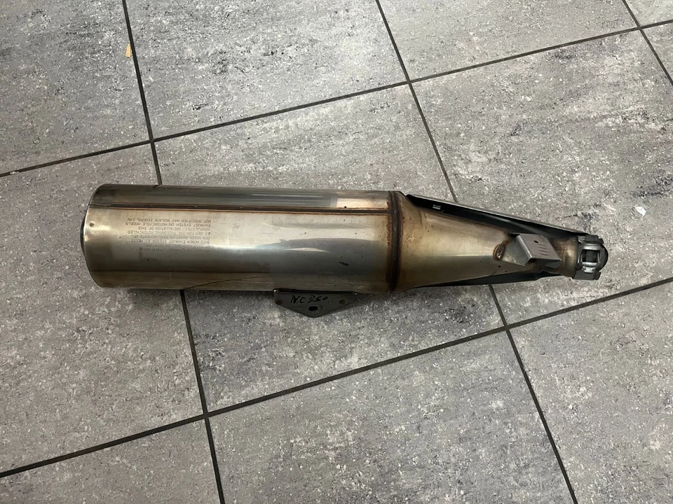 SCARICO TERMINALE ORIGINALE Honda Integra 750 2015 e 2016 - Immagine 2 di 4