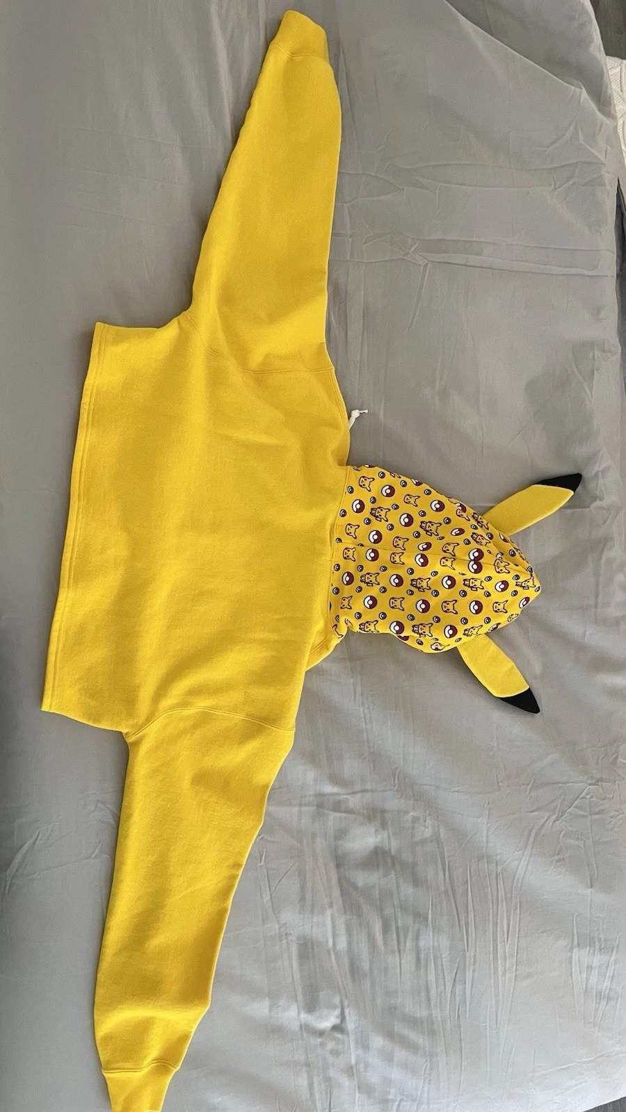 A BATHING APE (BAPE) Pokemon X Bape FELPA CON CAPPUCCIO PULLOVER RITAGLIATO L POKEMO DONNA 2G73 214 904 Giallo F