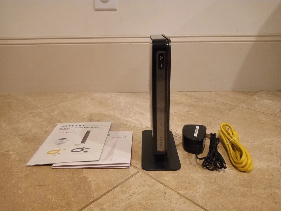 Netgear N750 WNDR4000 Wireless Dual Band Gigabit Router 300-450 Mbps (Used) - Image 2 of 4