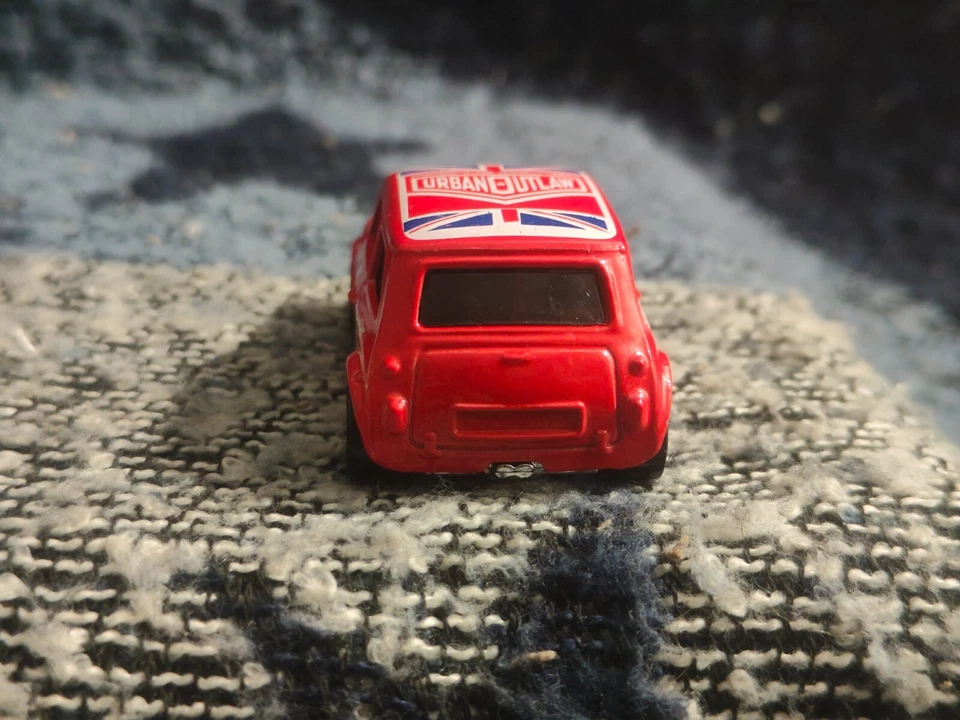 Hot Wheels 2018 Mattel Nightburnerz 8/10 Magnus Walker Urban Outlaw Morris Mini Foto 4 de 4