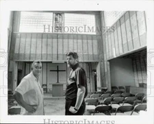 1993 Press Photo Ramon Ramos and Father Jose Menendez at Mission San Juan
