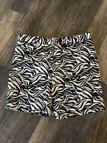 WOMENS SHORTS SIZE 10 BY JONES NEW YORK