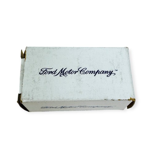 Ford 3W7Z-9B242-AA Fuel Door Release Switch fits Crown Victoria, More - Genuine - Bild 8 von 8