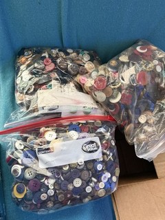 Large Lot of Vintage Modern Fashion Buttons Over 9.5 lbs Used Misc Mixed Buttons