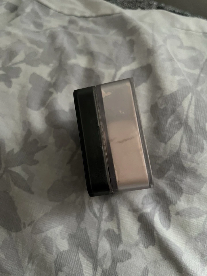 Huda Beauty Loose Powder Cupcake - Image 3 of 3