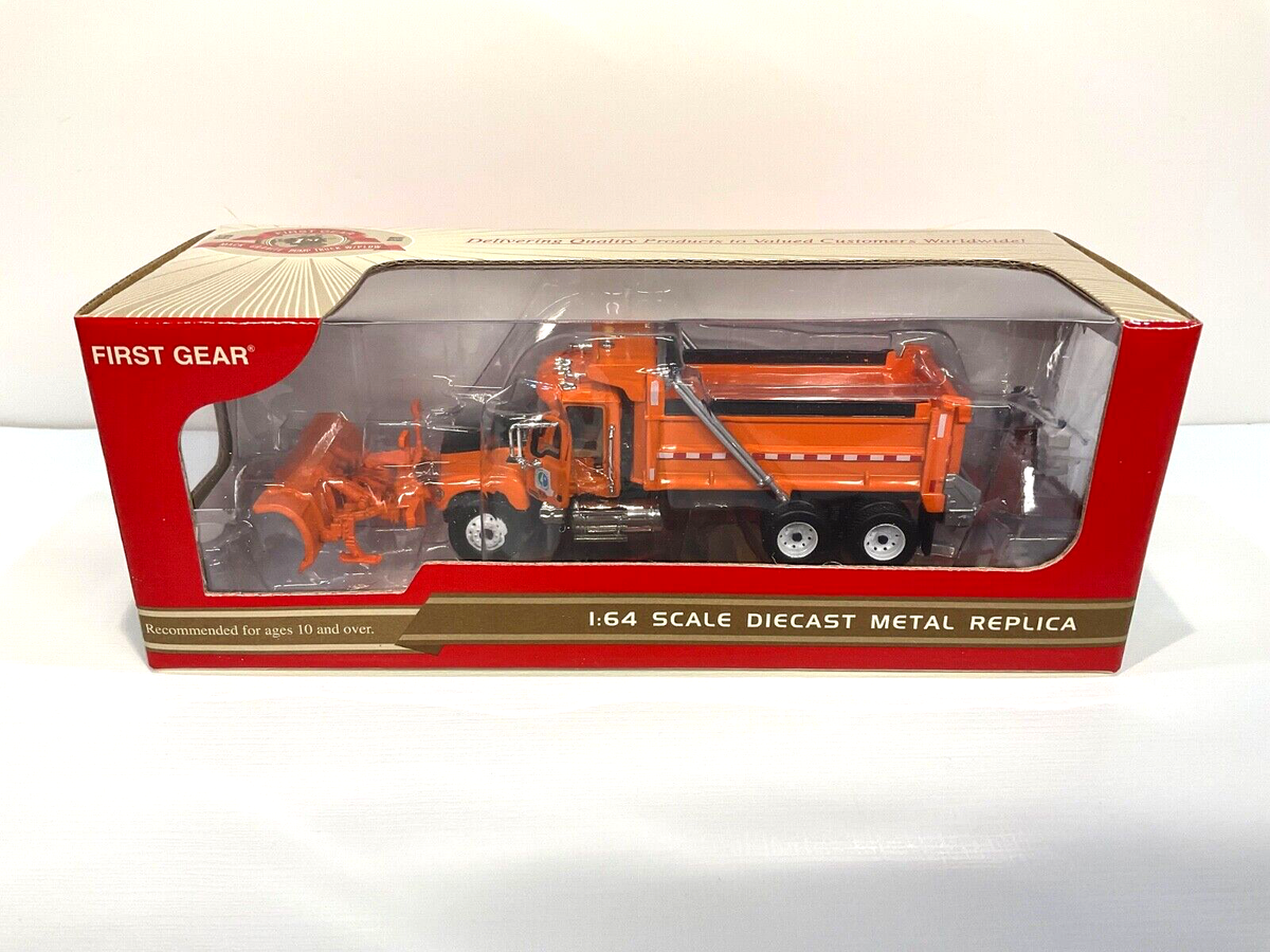 Minnesota D.O.T. Mack Granite Dump & Plow Truck 1/64th Scale DCP