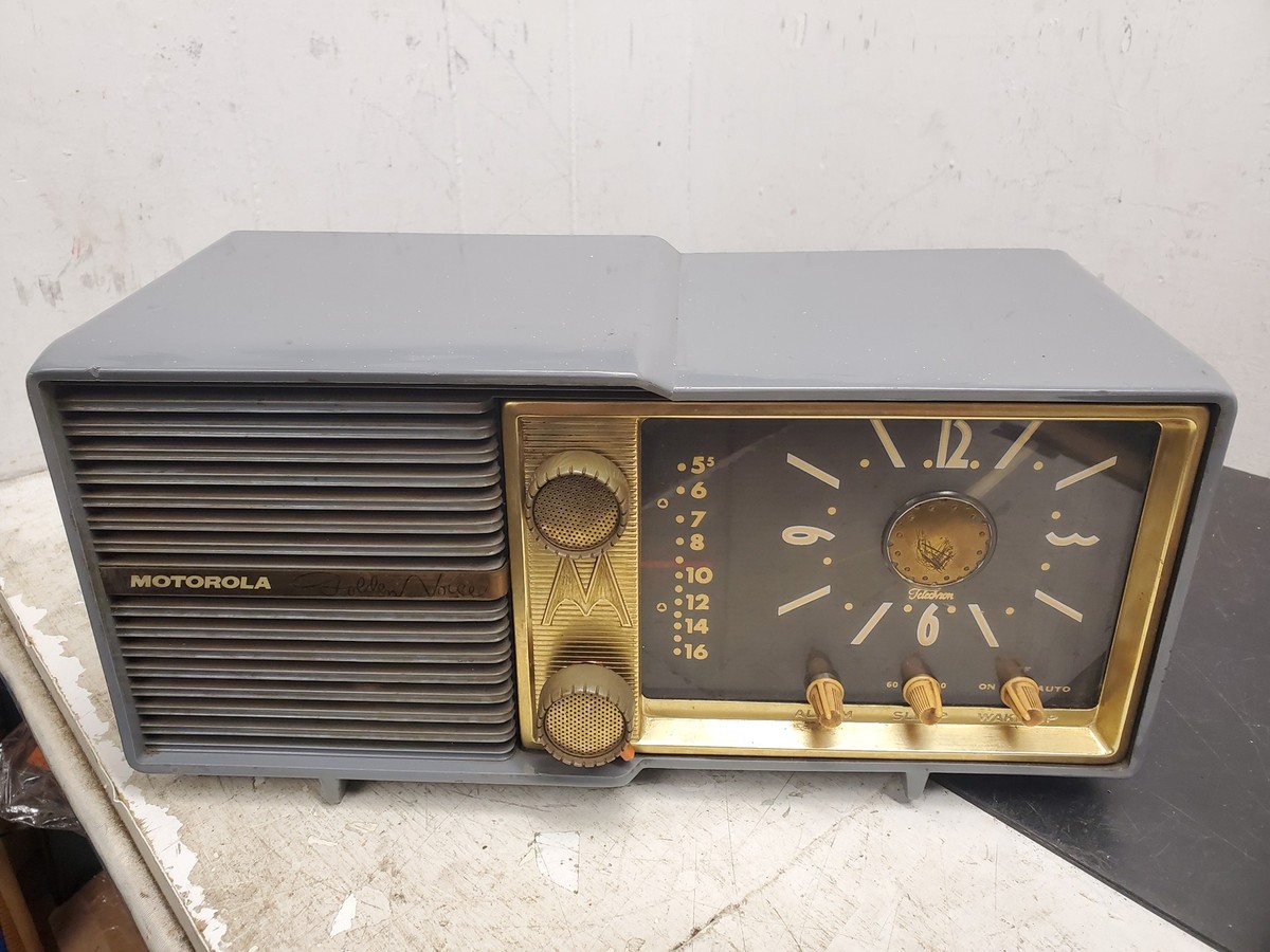 Vintage Motorola Golden Voice tube radio clock model no. 66C