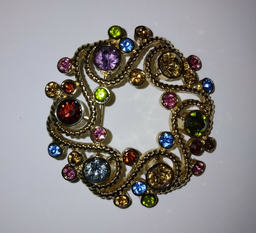 Vintage Colorful Gold Tone Pastel Rhinestone Swirl Wreath Brooch Pin 1 3/4" - Picture 2 of 11