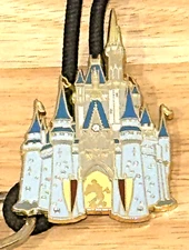 VINTAGE WALT DISNEY WORLD CAST MEMBER EXCLUSIVE CINDERELLA'S CASTLE BOLO LANYARD