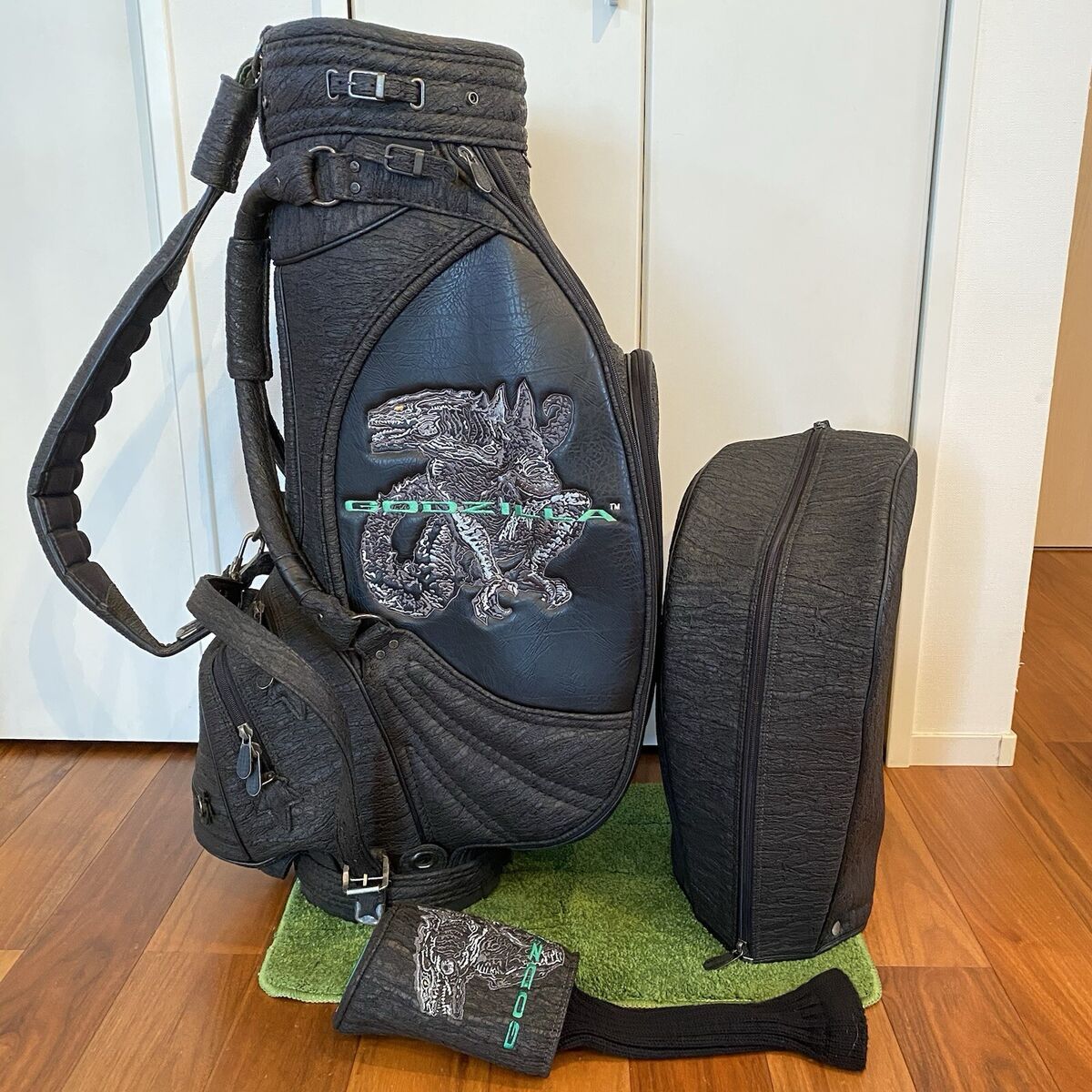 GODZILLA Limited Edition golf bag carry cart caddy bag rare GODZILLA Limited Edition golf bag carry cart caddy bag rare